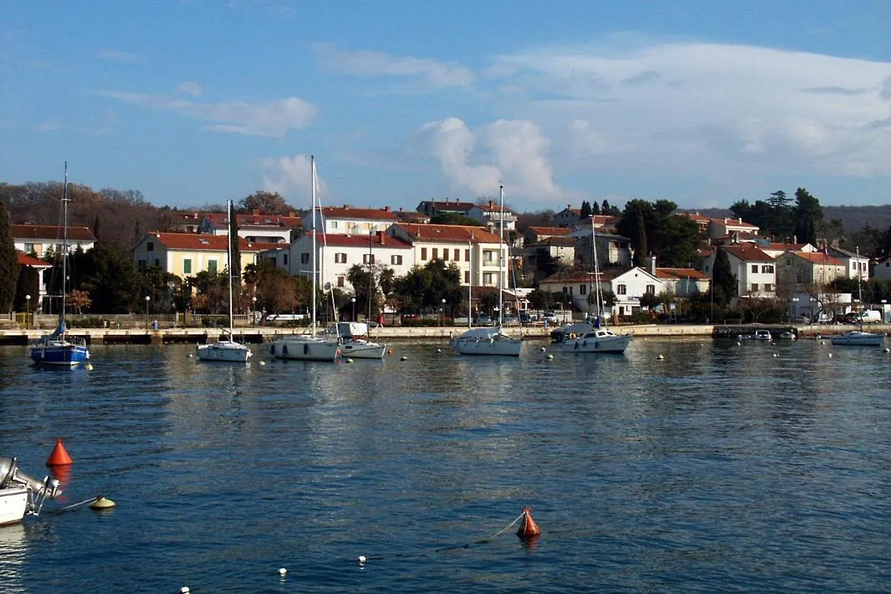 Apartments With A Parking Space Porat, Krk - 22186 Malinska